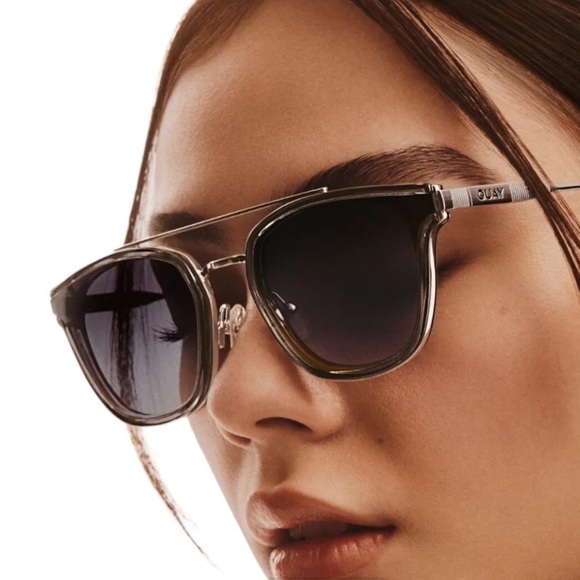Quay Getaway Sunglasses Grey Frame Smoke Lens - Picture 1 of 6